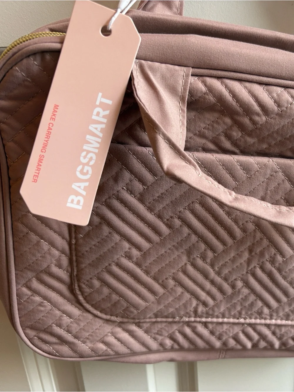 BAGSMART Hanging Travel Toiletry Bag Quilted Mauve Cosmetic Organizer NWT